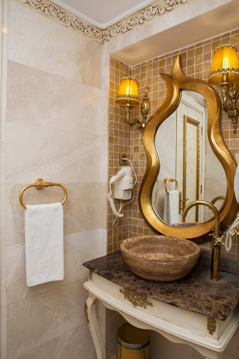 Bathroom 4, Hotel Buyuk Hamit, Fatih