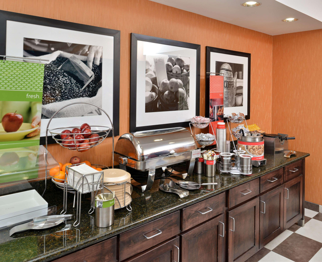 Food & Drinks 5, Hampton Inn Ottumwa, Wapello