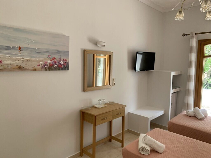 Others 4, Minoa Hotel, South Aegean