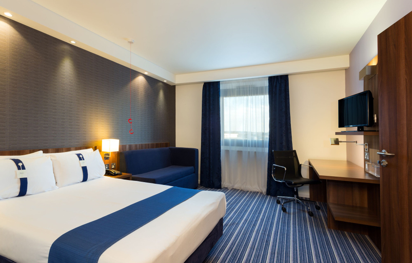 Bedroom 3, Holiday Inn Express HARLOW by IHG, Essex
