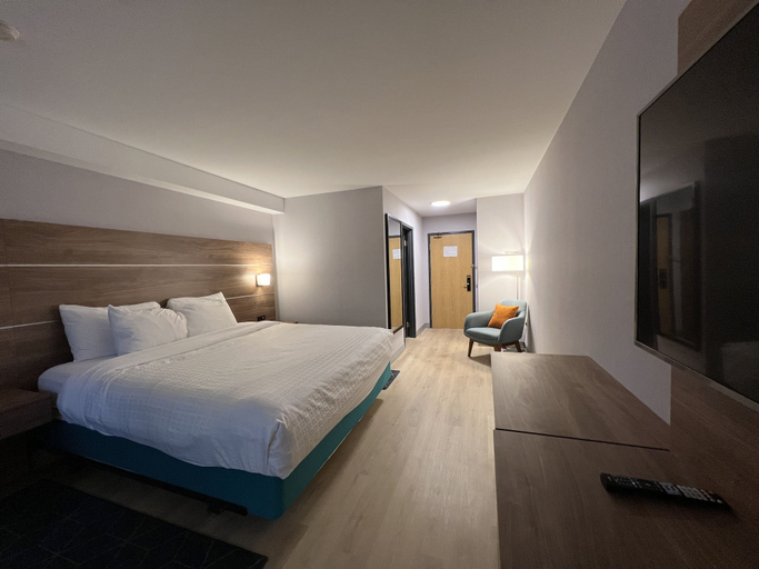 Bedroom 4, Super 8 by Wyndham Cornwall, Stormont, Dundas and Glengarry
