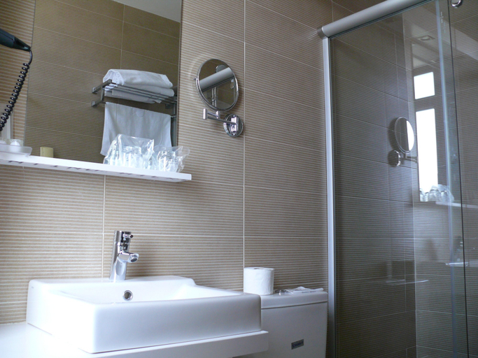 Bathroom 4, Los Angeles, Cantabria