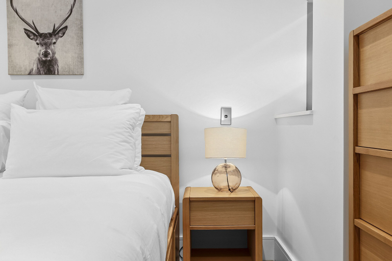 Bedroom 2, Elegant stunning marina views, Waitakere
