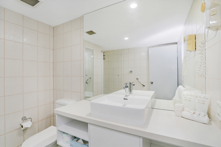 Bathroom 11