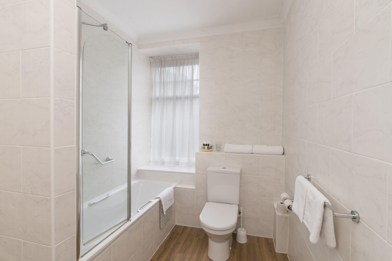 Bathroom 4, Highland Hotel, Highland