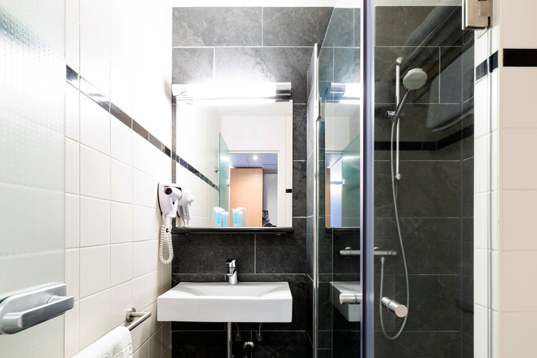 Bathroom 4, Bastion Hotel Groningen, Groningen