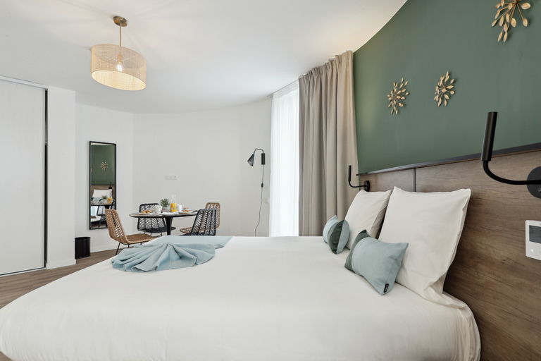 Bedroom 3, All Suites Appart Hôtel | Noisy-le-Grand, Seine-Saint-Denis