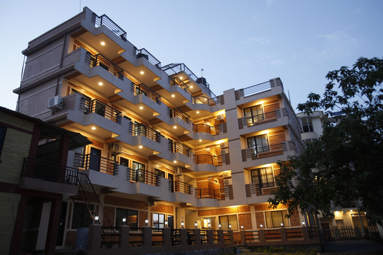 Exterior & Views