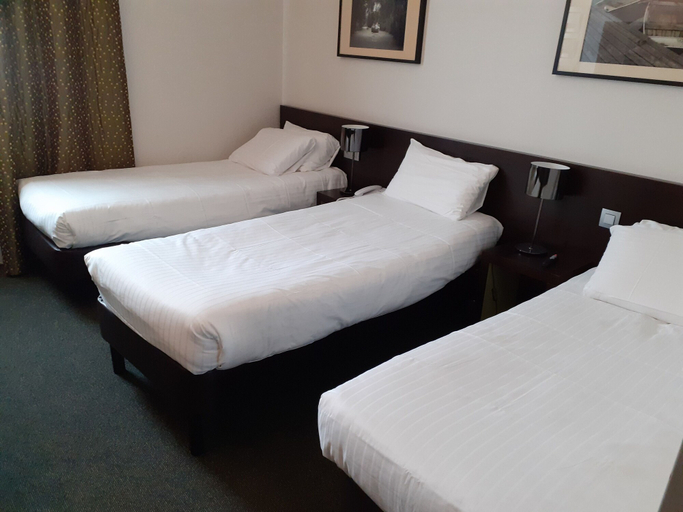 Bedroom 4, Hotel Kyriad Orly Aéroport Athis Mons, Essonne