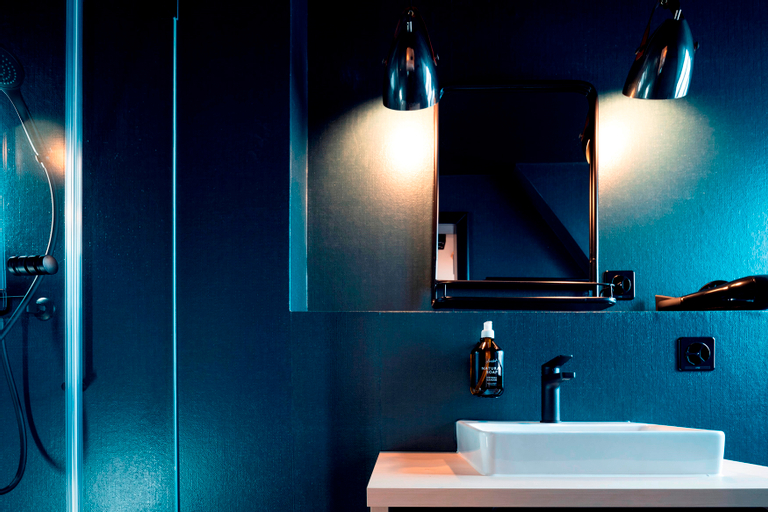 Bathroom 19