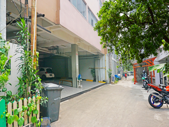 Exterior & Views 5, Super OYO Capital O 91140 Ayodya Kebon Jeruk, West Jakarta