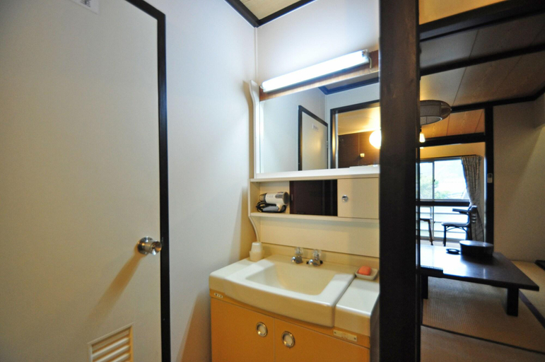 Bathroom 5, Kajiya Bekkan Ramakkoro Yamenekoyado, Ichinoseki
