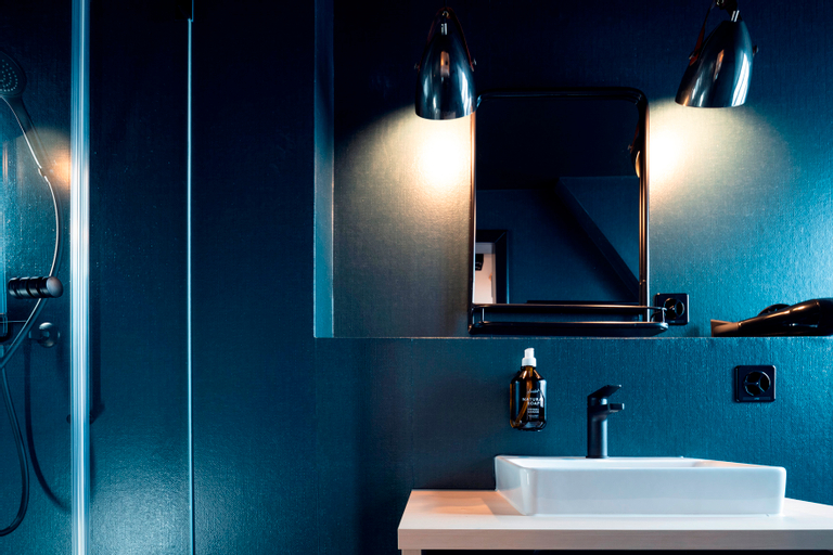 Bathroom 25