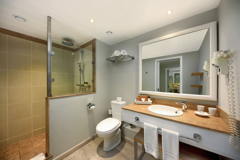 Bathroom 5, Mauricia Beachcomber Resort & Spa
