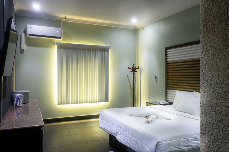 Bedroom 3, Crown Hotel Piarco