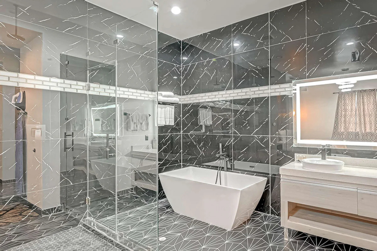 Bathroom 4, Surestay Hotel By Best Western Houston Southeast, Houston