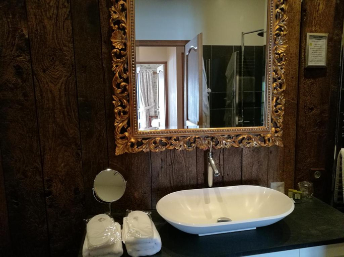 Bathroom 3, Chateau De Beauregard, Ariège