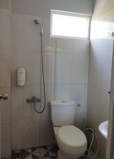 Bathroom, Osborn Coliving, Malang