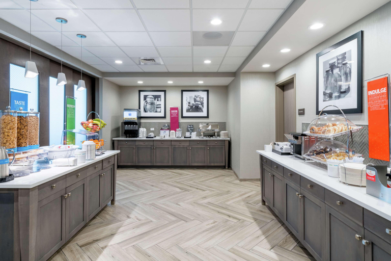 Food & Drinks 5, Hampton Inn & Suites By Hilton Glenarden Washingto, Prince George's
