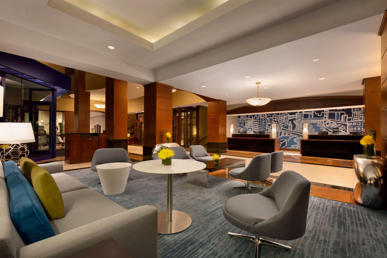 Exterior & Views 2, Hilton Chicago/Magnificent Mile Suites, Cook