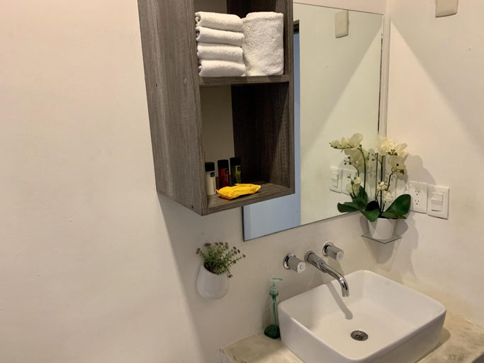 Bathroom 4, SILVERSANDS Hotel Boutique, Cozumel