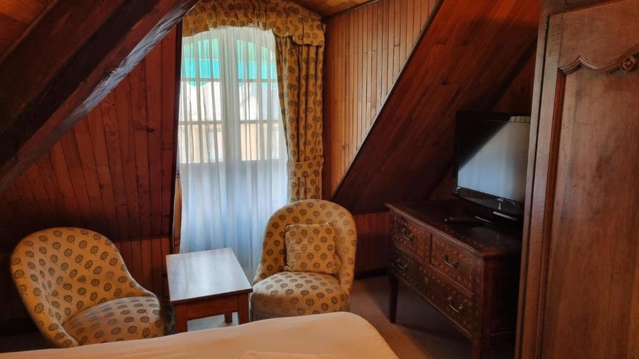 Bedroom 4, Logis Hotel De La Poste Corps, Isère