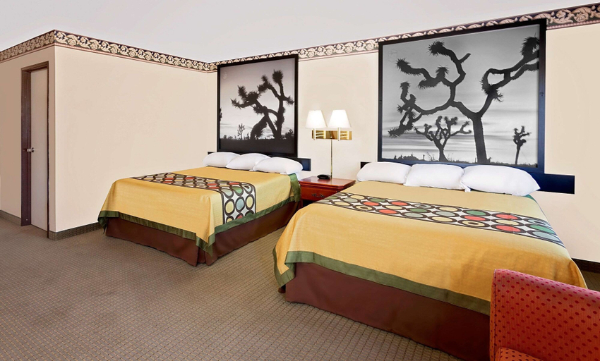 Bedroom 2, Super 8 by Wyndham Yucca Val/Joshua Tree Nat Pk , San Bernardino