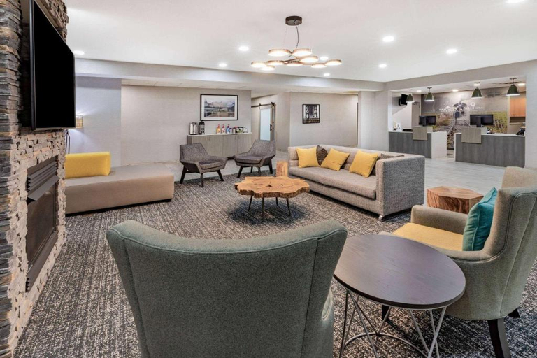 Public Area 3, La Quinta Inn & Suites By Wyndham Ardmore, Carter