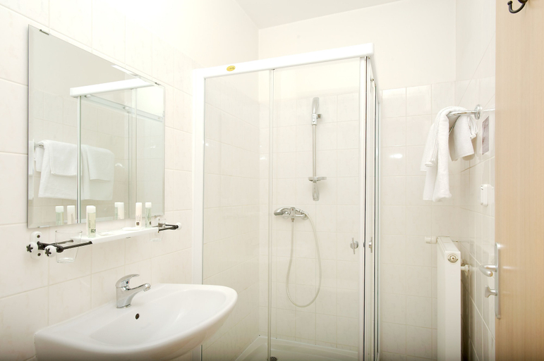 Bathroom 3, Hotel Stary Pivovar, Praha 17