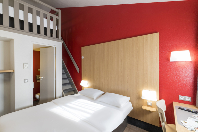 Bedroom 2, B&B HOTEL Auxerre Bourgogne, Yonne