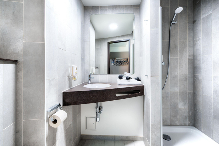 Bathroom 5, B&B Hotel Chemnitz, Chemnitz