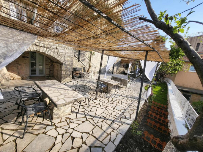Public Area 2, Serenita Stone House