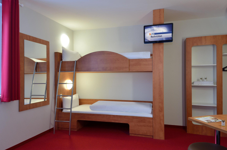 Bedroom 2, B&B Hotel Bielefeld-City, Bielefeld