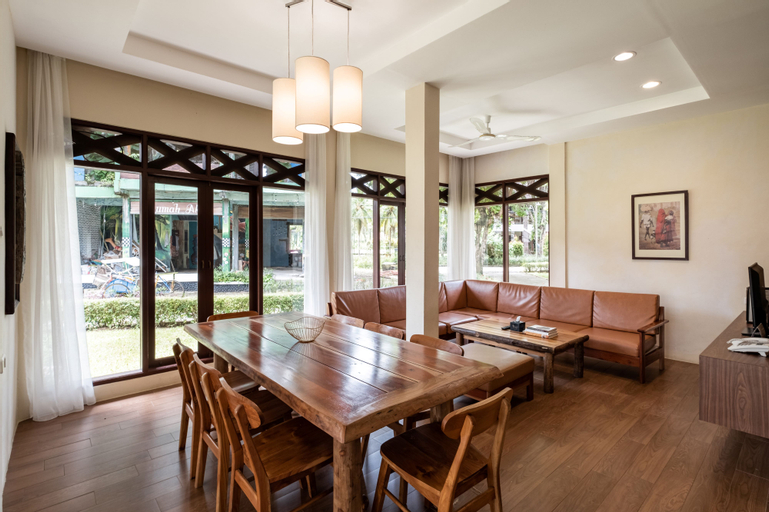Dining Room 15
