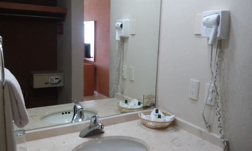 Bathroom 4, Balajú Hotel & Suites, Veracruz
