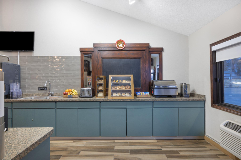 Food & Drinks 5, AmericInn by Wyndham Proctor Duluth Black Woods Conv Ctr, Saint Louis