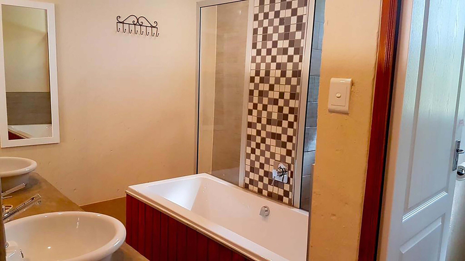 Bathroom 4, Rocky Hollow Guest Farm, City of Tshwane