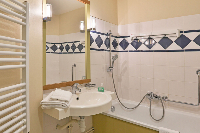Bathroom 4, Résidence Pierre & Vacances Le Domaine de Bourgenay, Vendée