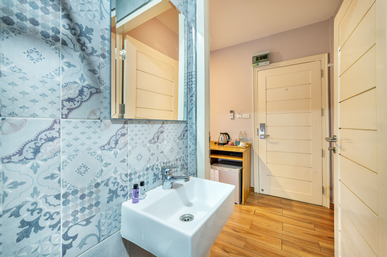 Bathroom 7