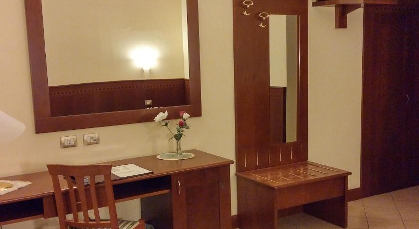 Bedroom 3, Hotel Turrita, Terni