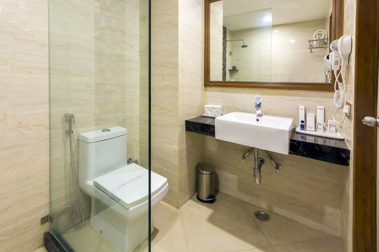 Bathroom 3, Hotel Silk City, Varanasi