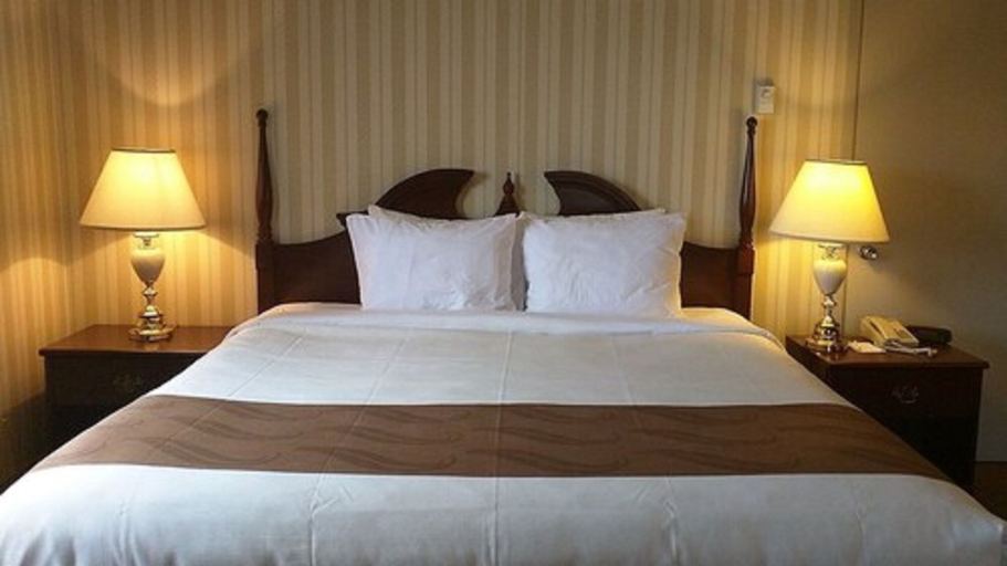 Bedroom 4, Quality Hotel & Suites Sherbrooke, La Région-Sherbrookoise