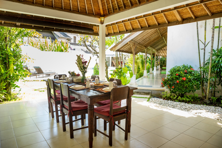 Food & Drinks 5, Villa Damai Kecil, Badung