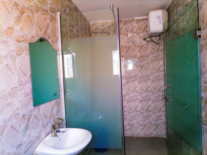 Bathroom 3, Big Ocean Inn, Lagelu