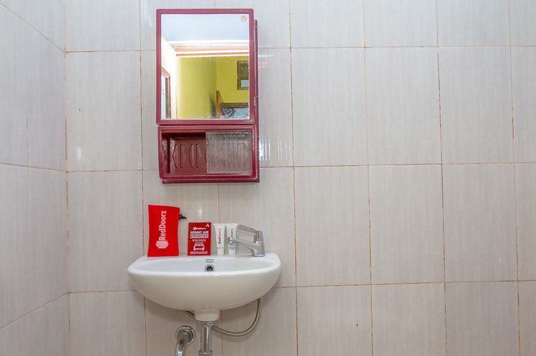 Bathroom 18