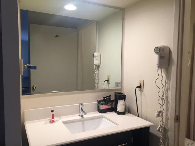 Bathroom 4, Travelodge by Wyndham Angels Camp CA, Calaveras