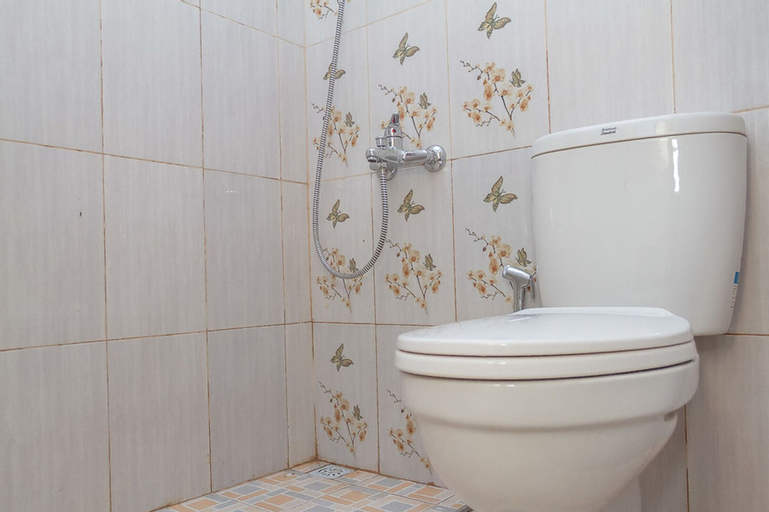 Bathroom 16
