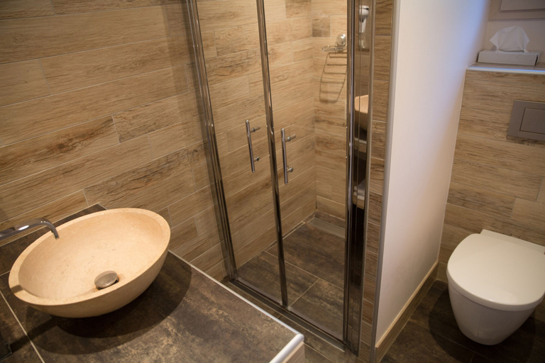 Bathroom 5, Mas De La Senancole & Spa, Vaucluse