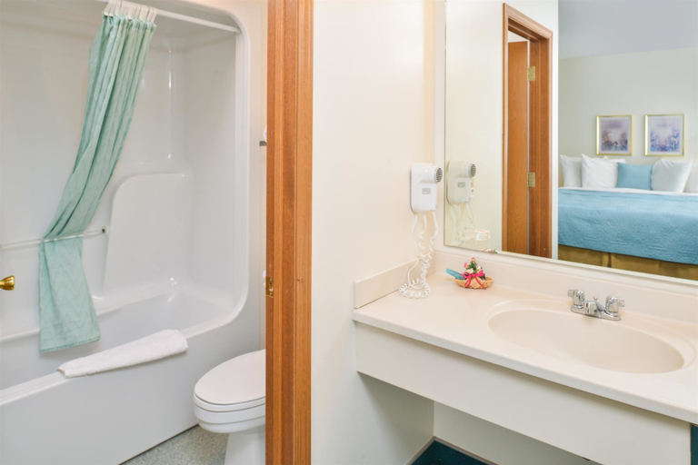 Bathroom 3, Americas Best Value Inn & Suites Bluffton, Wells