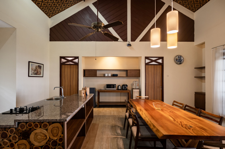 Dining Room 10